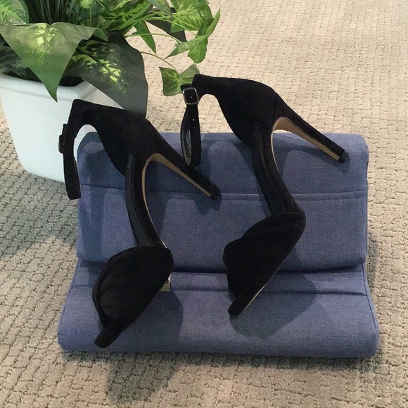 WHBM Black Velvet Open Toe 4” Heels White House Black Market Size 7.5 - Picture 2 of 6